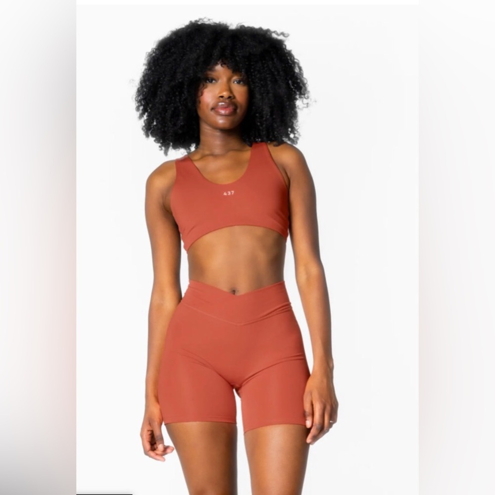 The curve bra, The lift shorts and The curve jacket color:Chilli.